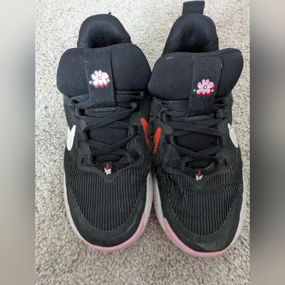 Girls Gently Used Nike Shoes Size 13